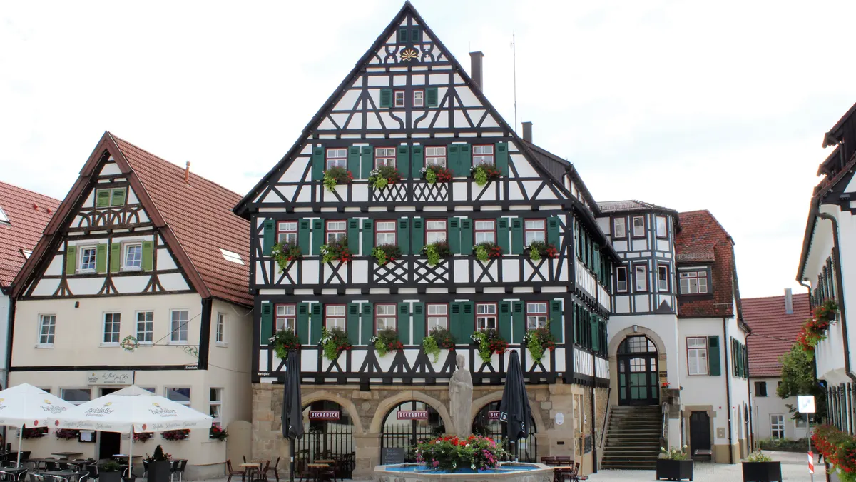 Fachwerk-Rathaus am Marktplatz in Pfullingen